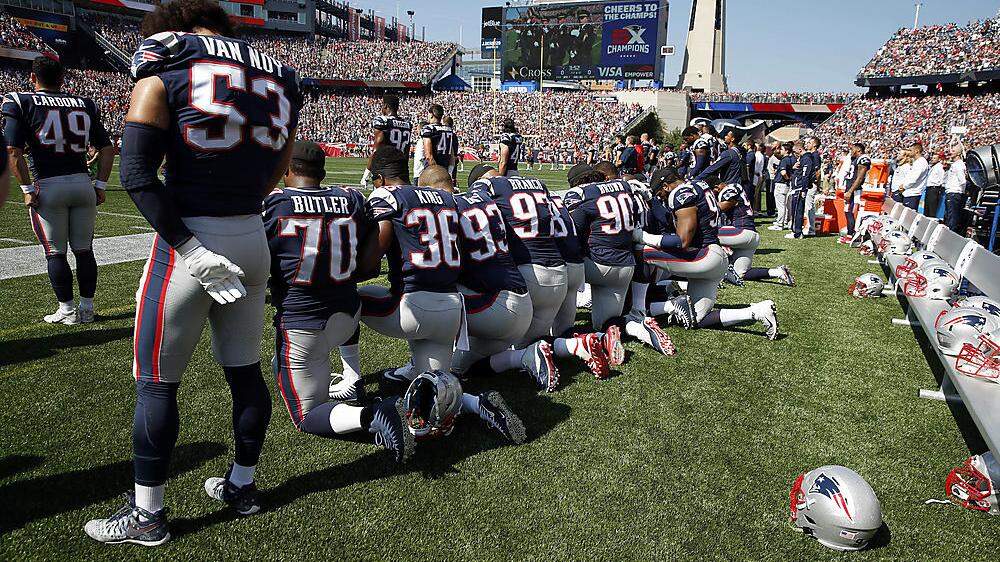 15 Spieler der New England Patriots knieten nieder