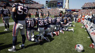 15 Spieler der New England Patriots knieten nieder