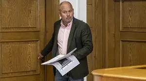 Kurt Scheuch, hier beim Betreten des Gerichtssaales, wird sich nicht schuldig bekennen