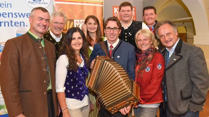Das von der Kleine Zeitung präsentierte "Fest der Stimmen" ging im Spittl in Spittal über die Bühne. Reinhard Scherzer, Richi und Daniela Di Bernardo, Eva Winkler, Hubert Reiner, Hermann Preschan, Josef Rukavina, Isolde und Wolfgang Hinteregger. 