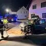 Die Kameraden der FF Bärnbach sicherten die Unfallstelle ab und entfernten das Unfallauto von der Straße