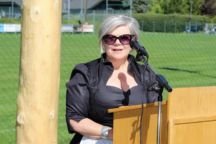 Grußworte gab es von Bürgermeister Heimo Rinösl, Landtagsabgeordnete Ruth Feistritzer (am Foto), Landesfeuerwehr Kdt-Stvr. Friedrich „Friedl“ Monai und Bezirksfeuerwehr-Kdt. Werner Puggl.