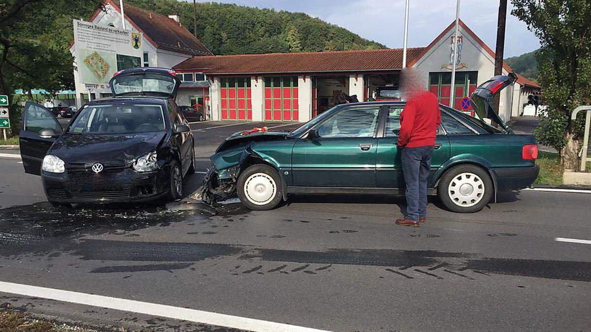 Unfall direkt vor dem Feuerwehrrüsthaus