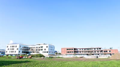Von der Alten Poststraße aus bereits gut zu sehen: Links die AHS Reininghaus, rechts die Volksschule Reininghaus