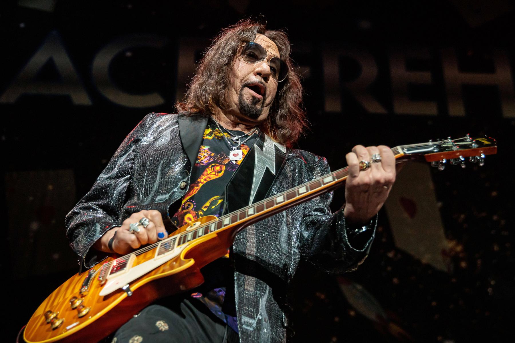 Nach schwerem Sturz: Ex-Kiss-Gitarrist Ace Frehley verstorben