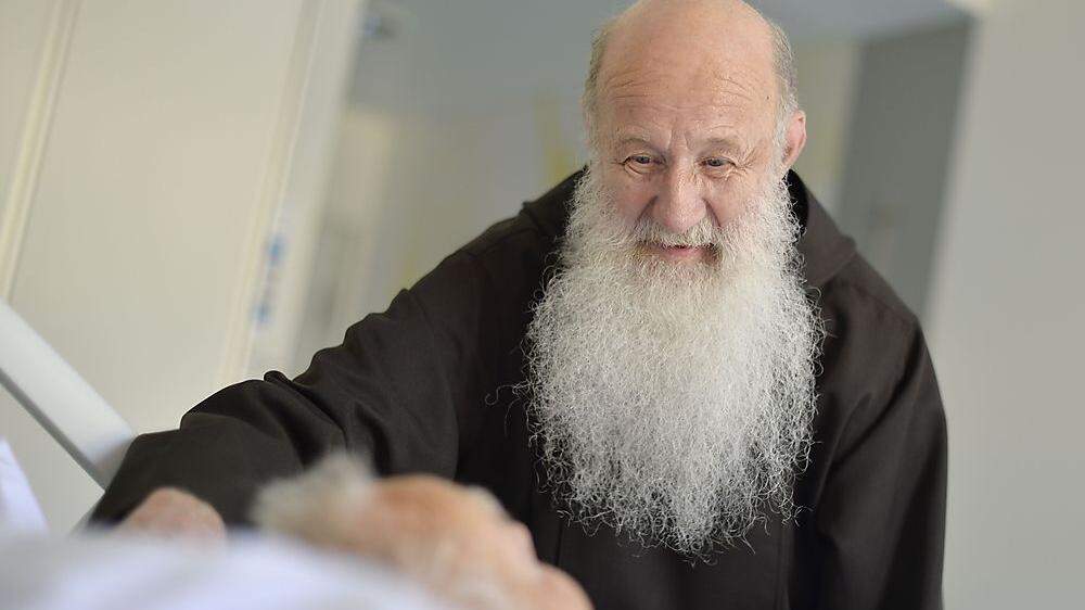 Pater Anton ist über Landesgrenzen bekannt: „In der Gemeinschaft des Klinikums sehr wohlgefühlt“