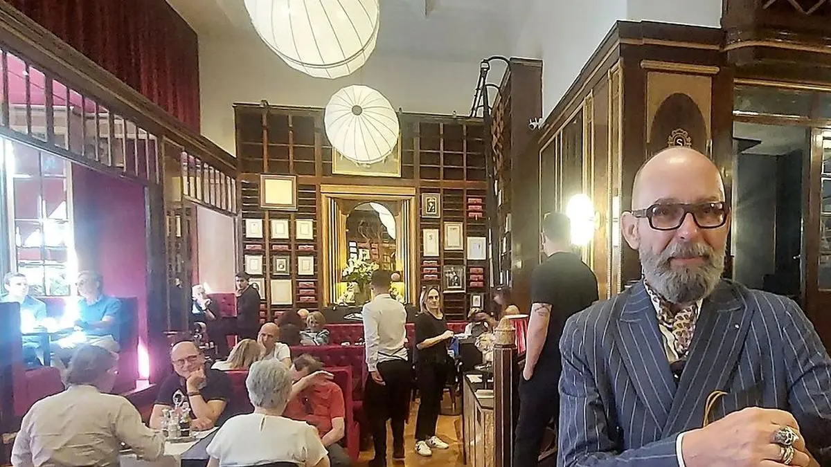 Dizzi Alfons bei der Eröffnung in seinem Sacher in Triest