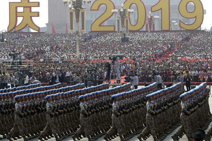 In Peking feierten die Kommunisten unterdessen den 70. Jahrestag der Gründung der Volksrepublik. Klicken Sie sich durch die Bilder!