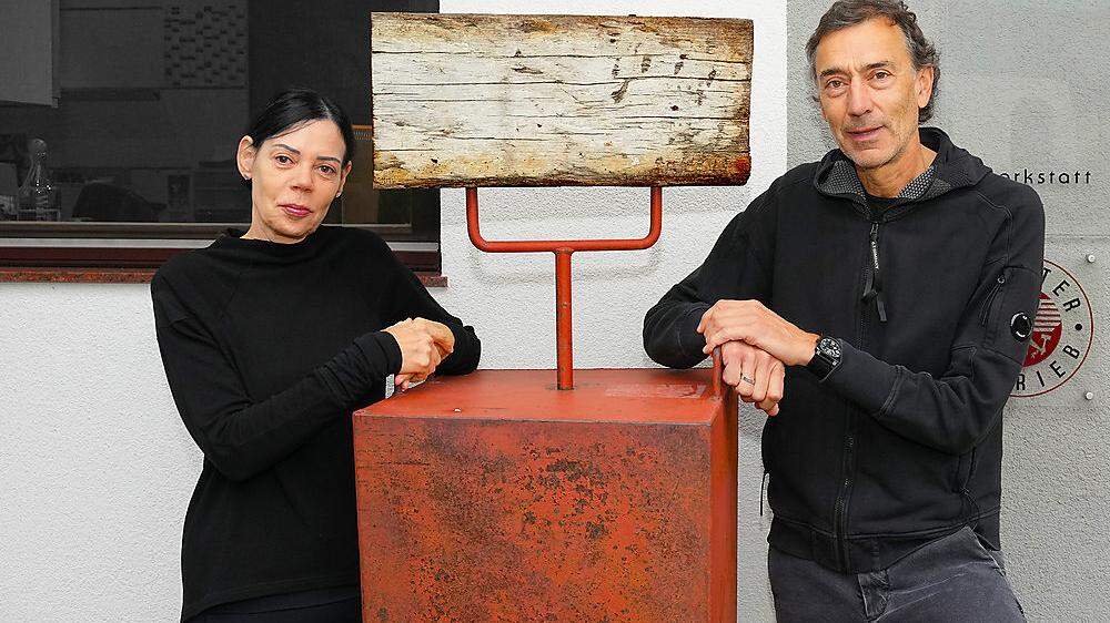 Ingeborg und Paul Warum: Ihre Affinität zur Kunst schlägt sich auch in der Produktion der Tischlerei nieder
