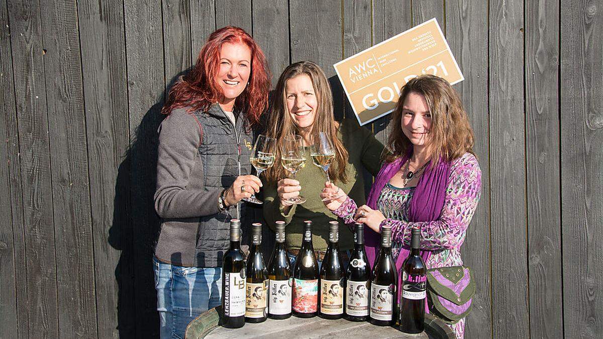 Die ausgezeichneten Winzerinnen: Gabriele Sudy (Lenzbauer Wine), Sabine David (Weinhof vulgo Ritter) und Martina Lippitz (Buschenschank Lippitz) (von links)