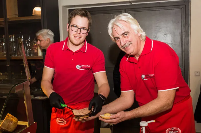 Der Leberkäse aus dem Hause Plautz ist mit dem 500-Jahr-Logo versehen und wird in der ältesten Fleischerei Klagenfurts nach einem alten Familienrezept zubereitet.