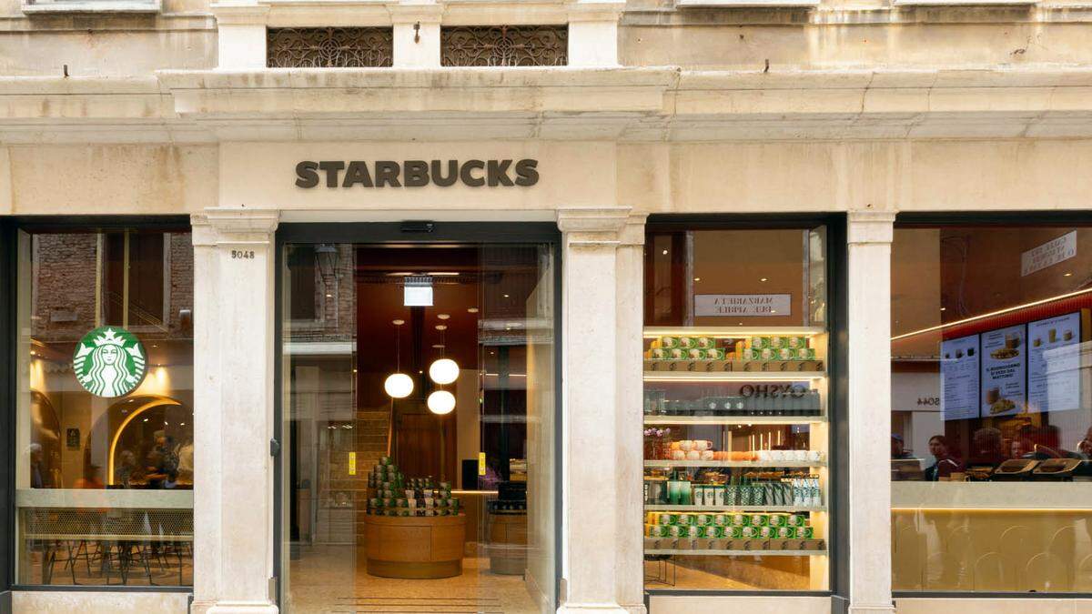 Der neue Starbucks in Venedig ist im venezianischen Stil gehalten