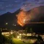 Der Waldbrand war auch in der Nacht auf Samstag weithin zu sehen