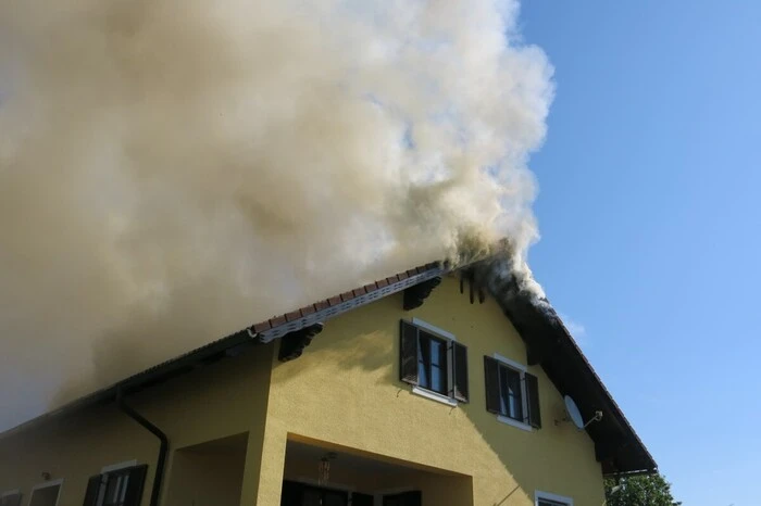 Die Stadtfeuerwehr Oberwart wurde gemeinsam mit den Freiwilligen Feuerwehren von Bad Tatzmannsdorf und  Jormannsdorf zum Brand gerufen.