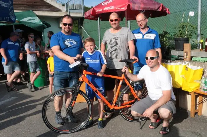 Bei der großen Schlussverlosung durfte sich David Tropper über ein neues Fahrrad freuen.