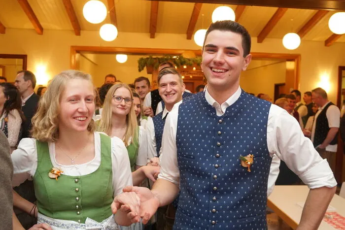Balleröffnung mit einem Auftanz: Kathrin Joham und Thomas Schultermandl
