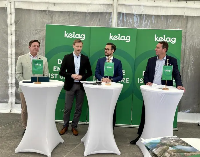 Von links: Villachs Bürgermeister und Geschäftsführer der KEV Günther Albel (SPÖ), Kelag Vorstand Danny Güthlein, Landesrat Sebastian Schuschnig (ÖVP) und Kelag Vorstand Reinhard Draxler präsentierten das Projekt