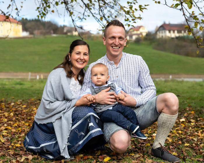 Daniel Frenkenberger mit seiner Lebensgefährtin Anna Schlatte und dem 14 Monate alten Söhnchen Moritz