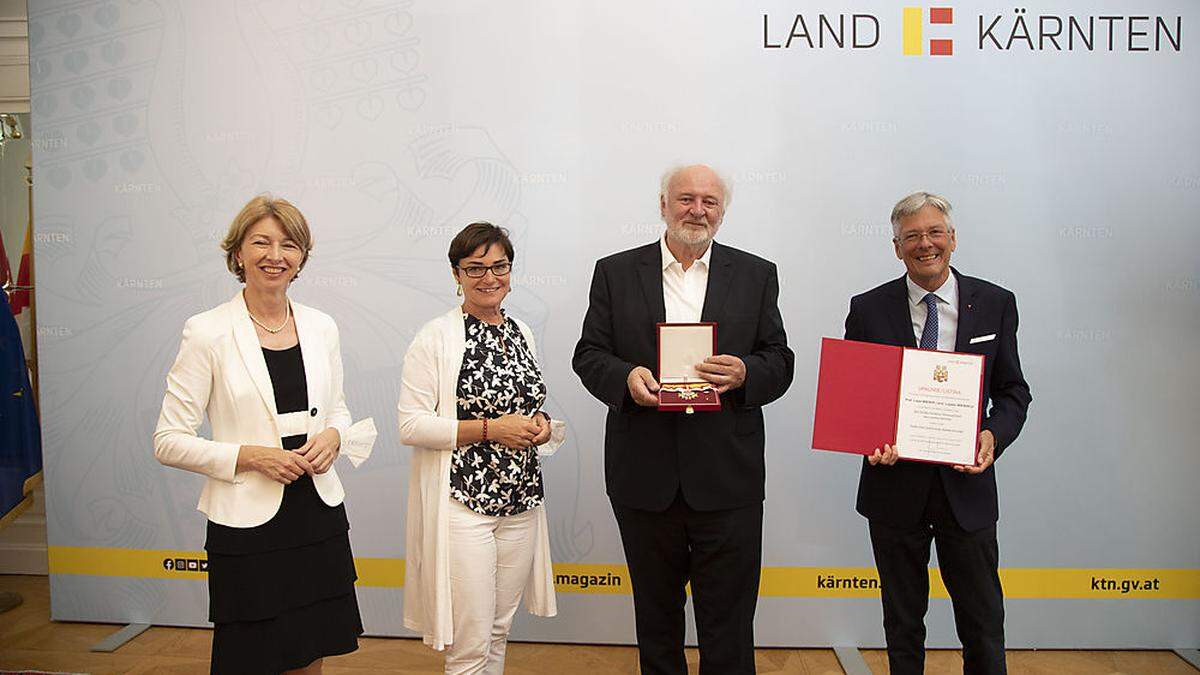 Lojze Wieser mit dem Großen Goldenen Ehrenzeichen des Landes Kärnten