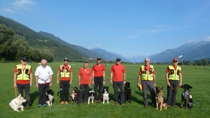 Bergretter aus ganz Kärnten probten in Spittal mit ihren Vierbeinern den Ernstfall.
