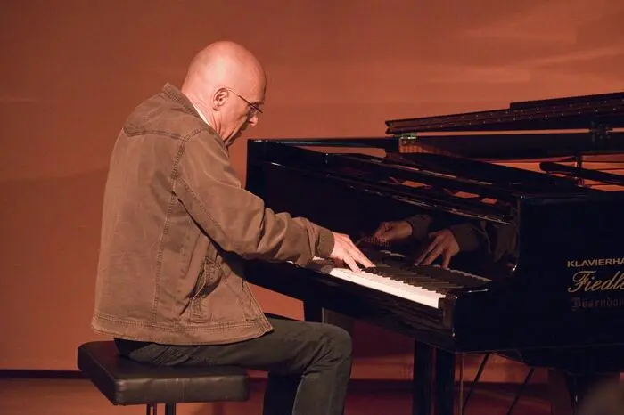 Begleitet wurde sie vom österreichischer Blues- und Boogie-Pianist Joachim Palden.