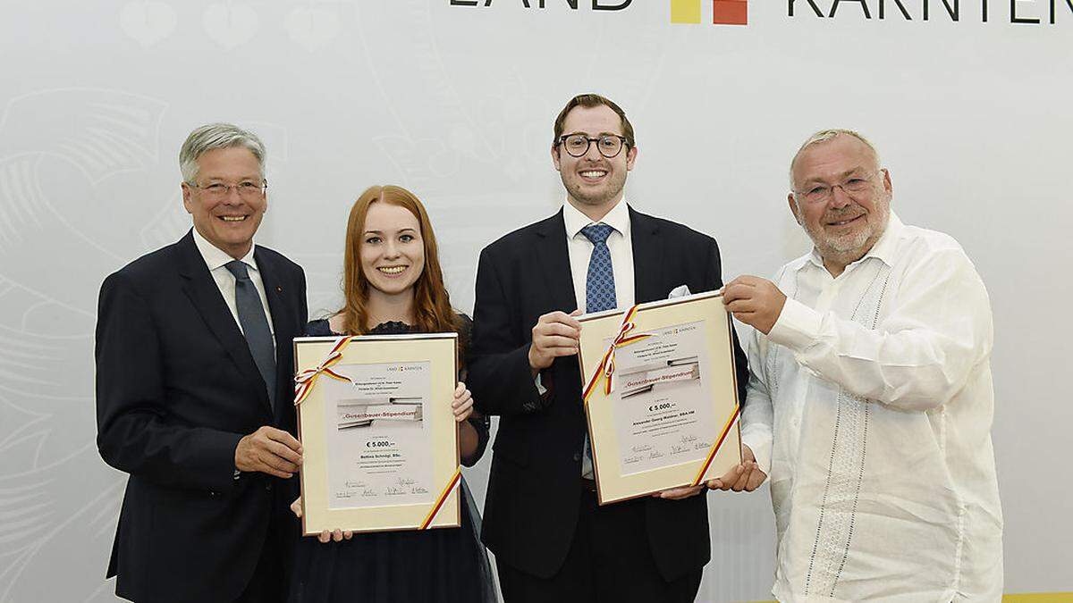 Bisher letztmalige Vergabe des Gusenbauer-Stipendiums im Jahr 2019 (mit LH Peter Kaiser und Alfred Gusenbauer)