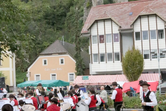 Übrigens: Mit Auftritten brillierten beim volkskulturellen Nachmittag die Landjugend (LJ) Eberstein, die Mirniger Schuhplattler sowie „Die Volksbradler“. 