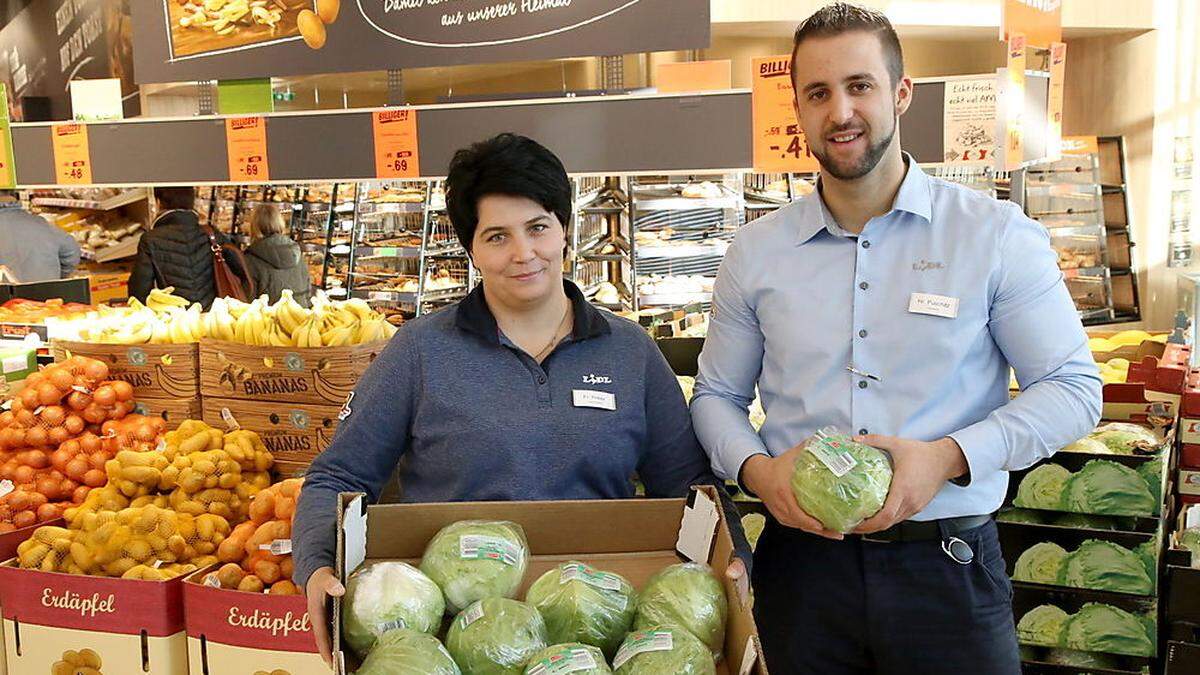 Filialleiter Joachim Puschitz mit Stellvertreterin Daniela Pirker in der neuen Lidl-Filiale in Althofen	