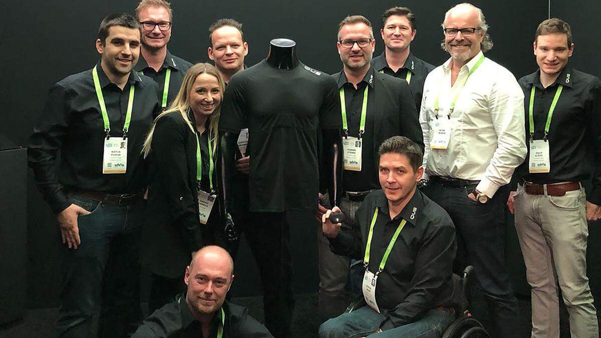 Das QUS-Team rund um Hannes Steiner (hinten, 4. v. r.) bei der Elektronikmesse CES in Las Vegas