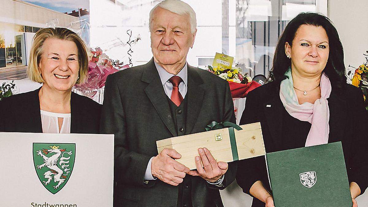 Firmengründer Hans Pugl mit den beiden Geschäftsführerinnen, Susanne Posch und Martina Pugl