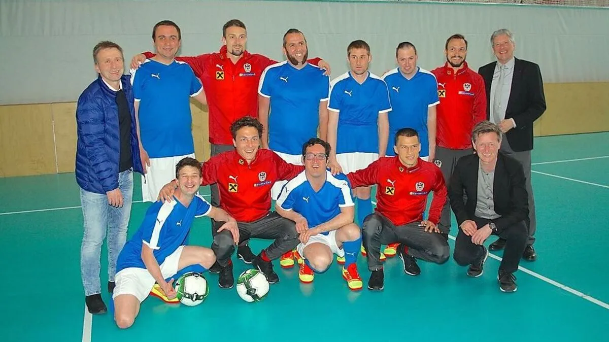 ÖFB-Stars mit den Spielern der Diakonie de La Tour Waiern