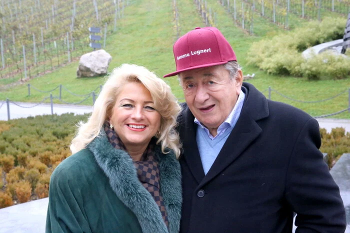 Übrigens: Seine Herzdame „Käferl“ Sonja Schönanger hatte der 87-Jährige heuer mit dem Auto, das er selber pilotierte, mit nach Kärnten genommen.  