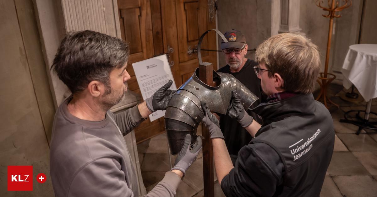 Landhaus-Der-Steinerne-Saal-wird-mit-Landsknecht-Harnisch-aufger-stet