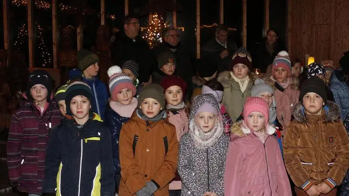Vorweihnachtliche Grußworte richteten Bürgermeister Manfred Schaffer sowie die Kurkommission mit Melanie Franke und Hubert Soboth an die zahlreich erschienenen Gäste.