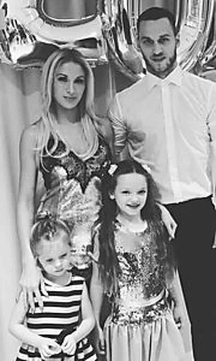 Marko Arnautovic mit seiner Frau und seinen Töchtern