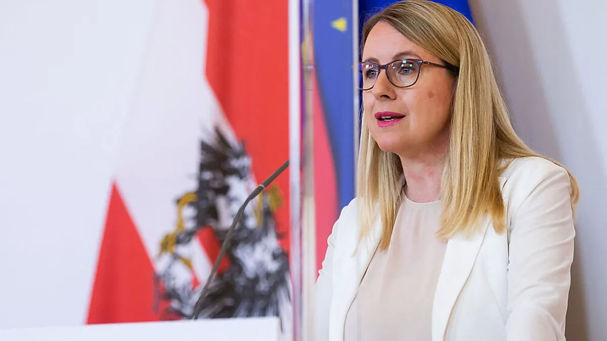 Wirtschaftsministerin Margarete Schramböck 