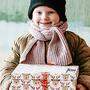 Dank der Aktion durfte sich zum Beispiel auch die vierjährige Dasha in der Ost-Ukraine über ein Geschenk freuen