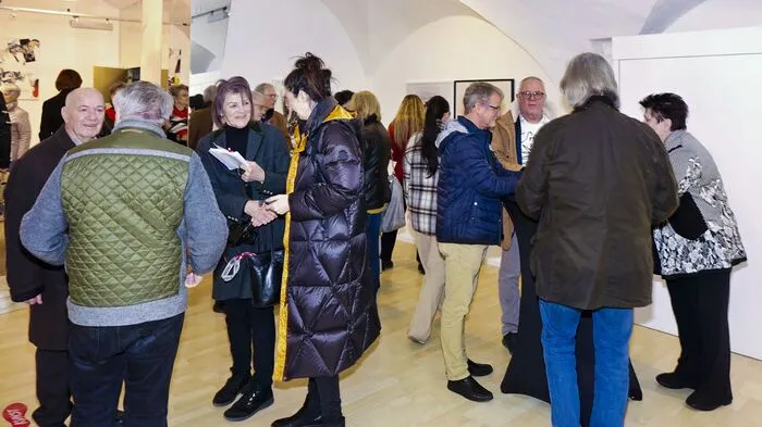 In der Stadtgalerie Judenburg wurde am 6. April die Ausstellung "Spielerisches Schaffen als Lebenselexier" eröffnet. Einen ganzen Monat lang werden Grafiken und Malerei von Arthur Redhead zu sehen sein.