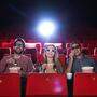 Kein Popcorn, dafür wohl Maskenpflicht und Abstand: Ab 19. Mai dürfen wir wahrscheinlich wieder ins Kino