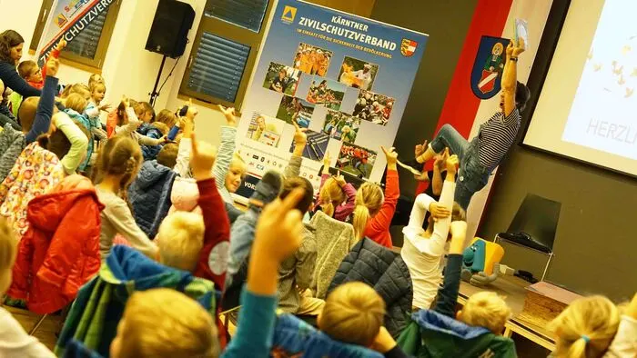 Der Kärntner Zivilschutzverband rief diese Veranstaltung ins Leben. Das Ziel: die Drei- bis Sechsjährigen mit Freude an das Thema Selbstschutz und Sicherheit heranzuführen.