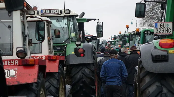 Wieder wird mit Traktoren demonstriert