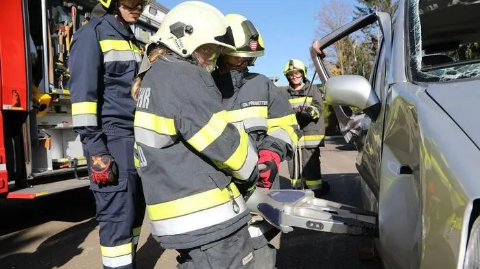 Am 25. und 26. Oktober fand ein bereichsweiter Berufsfeuerwehrtag der Feuerwehrjugend und Quereinsteiger des Bereiches Knittelfeld statt. 