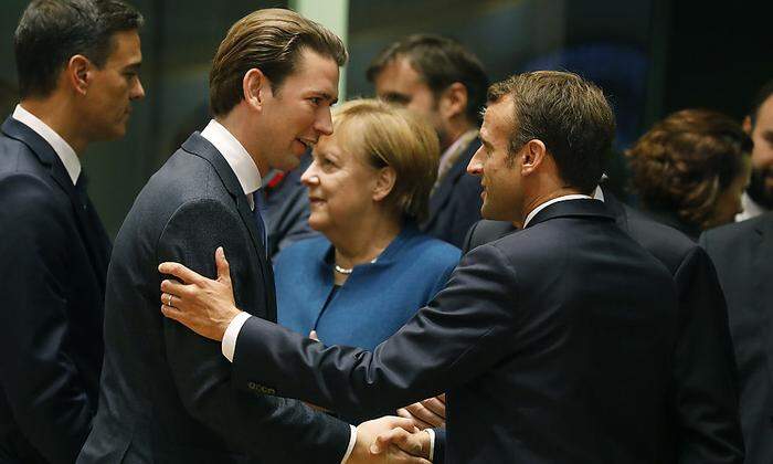 Kurz und Macron, im Hintergrund Merkel und Spaniens Premier Sanchez (links)