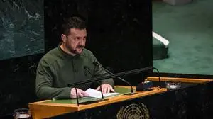 News Bilder des Tages UN General Assembly - Summit of the Future His Excellency VOLODYMYR ZELENSKY, President of Ukraine addresses the UN General Assembly Summit of the Future in New York, NY on Monday, September 23, 2024. New York New York USA NOxUSExINxGERMANY PUBLICATIONxINxALGxARGxAUTxBRNxBRAxCANxCHIxCHNxCOLxECUxEGYxGRExINDxIRIxIRQxISRxJORxKUWxLIBxLBAxMLTxMEXxMARxOMAxPERxQATxKSAxSUIxSYRxTUNxTURxUAExUKxVENxYEMxONLY Copyright: xLauraxBrettx Editorial use only sipausa_56162035