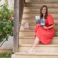 Nicole Stranzl präsentiert ihre Neuerscheinungen und erzählt, wie aus Recherchen Romane werden