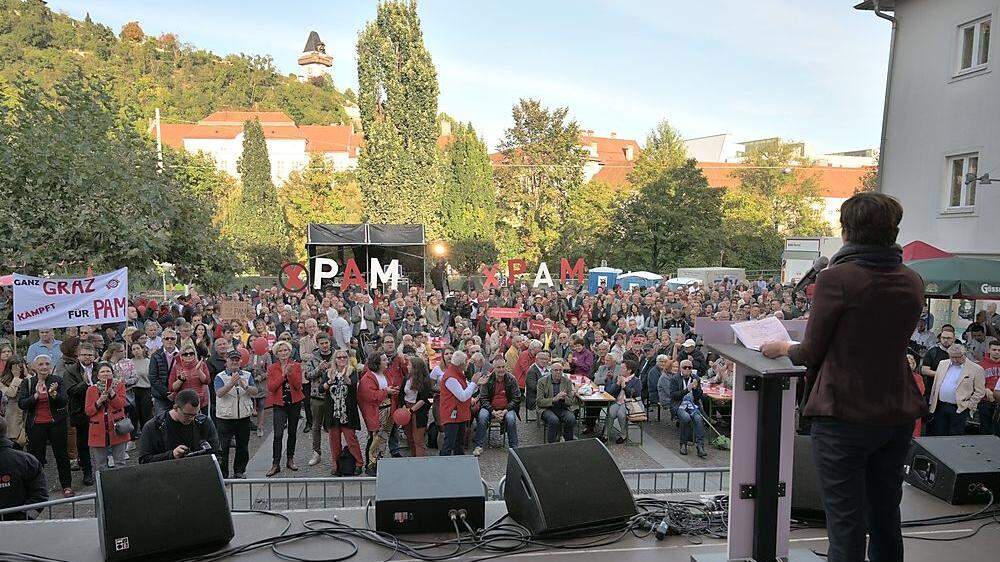 SPÖ-Kandidatin Pamela Rendi-Wagner am Freitag mit ihren Fans in Graz