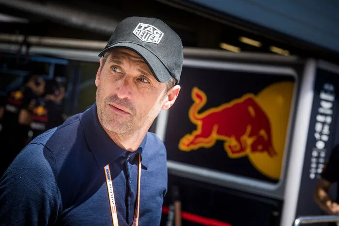Der rennsportbegeisterte "McDreamy" Patrick Dempsey fuhr auch bei der Legendenparade mit.
