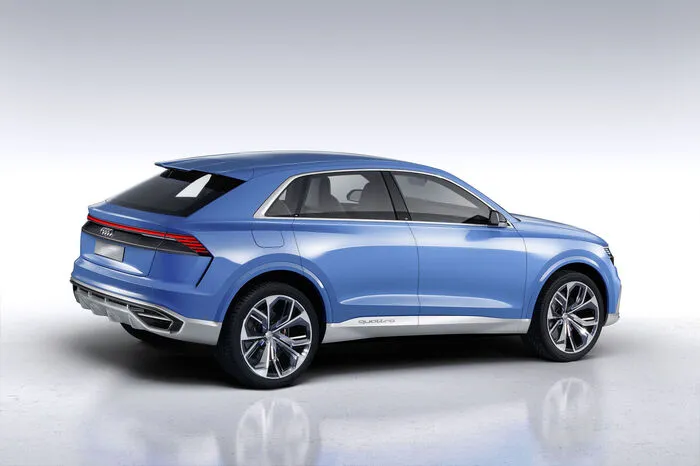 Bei Antrieb und Fahrwerk kommen Technologien aus der Serie zum Einsatz. Der Plug-in-Hybrid-Antrieb des Audi Q8 Concept stellt 330 kW Systemleistung und 700 Newtonmeter Drehmoment bereit.