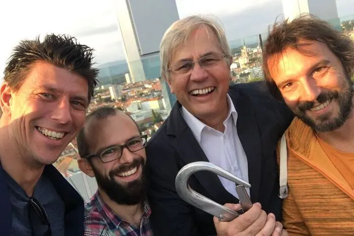 Kleindl mit den Männern hinter der Aktion: Andreas Prückler, Kleine Zeitung-Marketing, Matthias Aberer und Robert Schauer (Mountainfilm Graz).