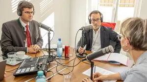 Landesrat Martin Gruber (links) und ÖVP-Clubobmann Markus Malle (rechts) im Gespräch zur Causa Flughafen Klagenfurt